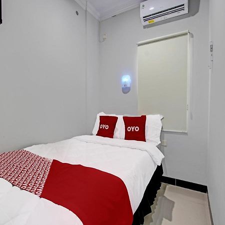 Oyo 91686 Triple S Hotel Malioboro Jogjacarta Exterior foto
