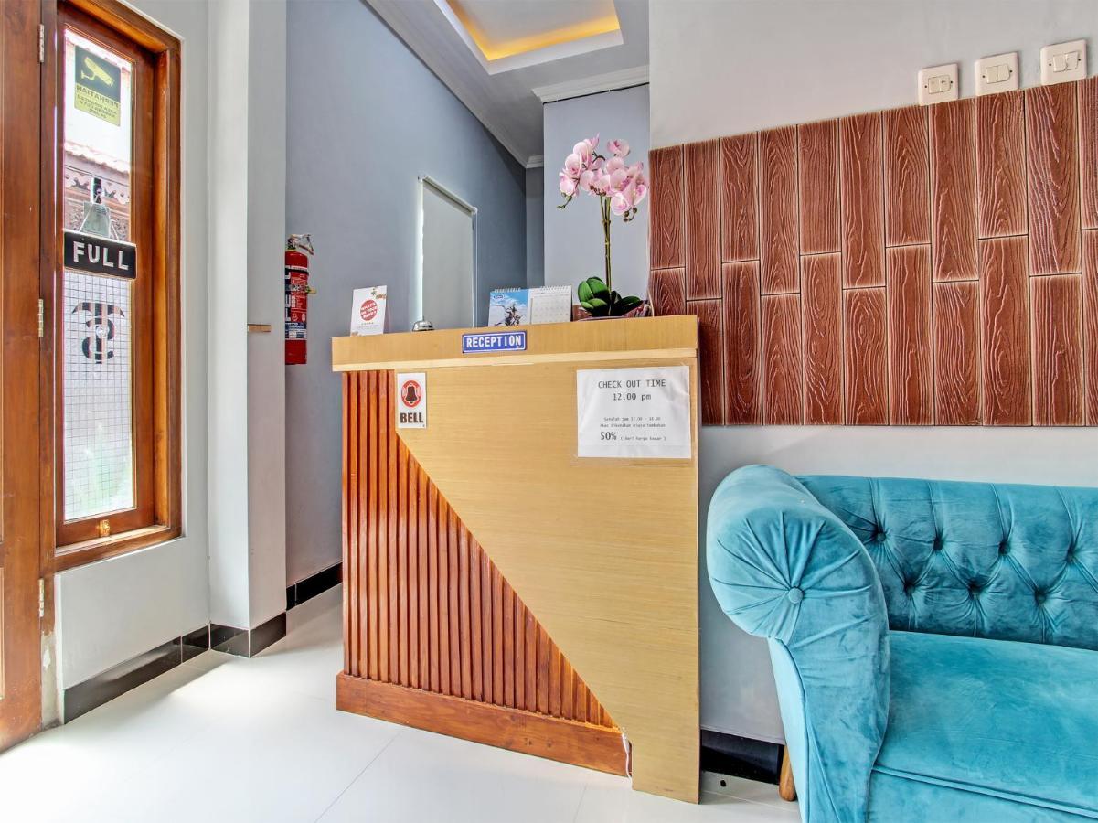 Oyo 91686 Triple S Hotel Malioboro Jogjacarta Exterior foto