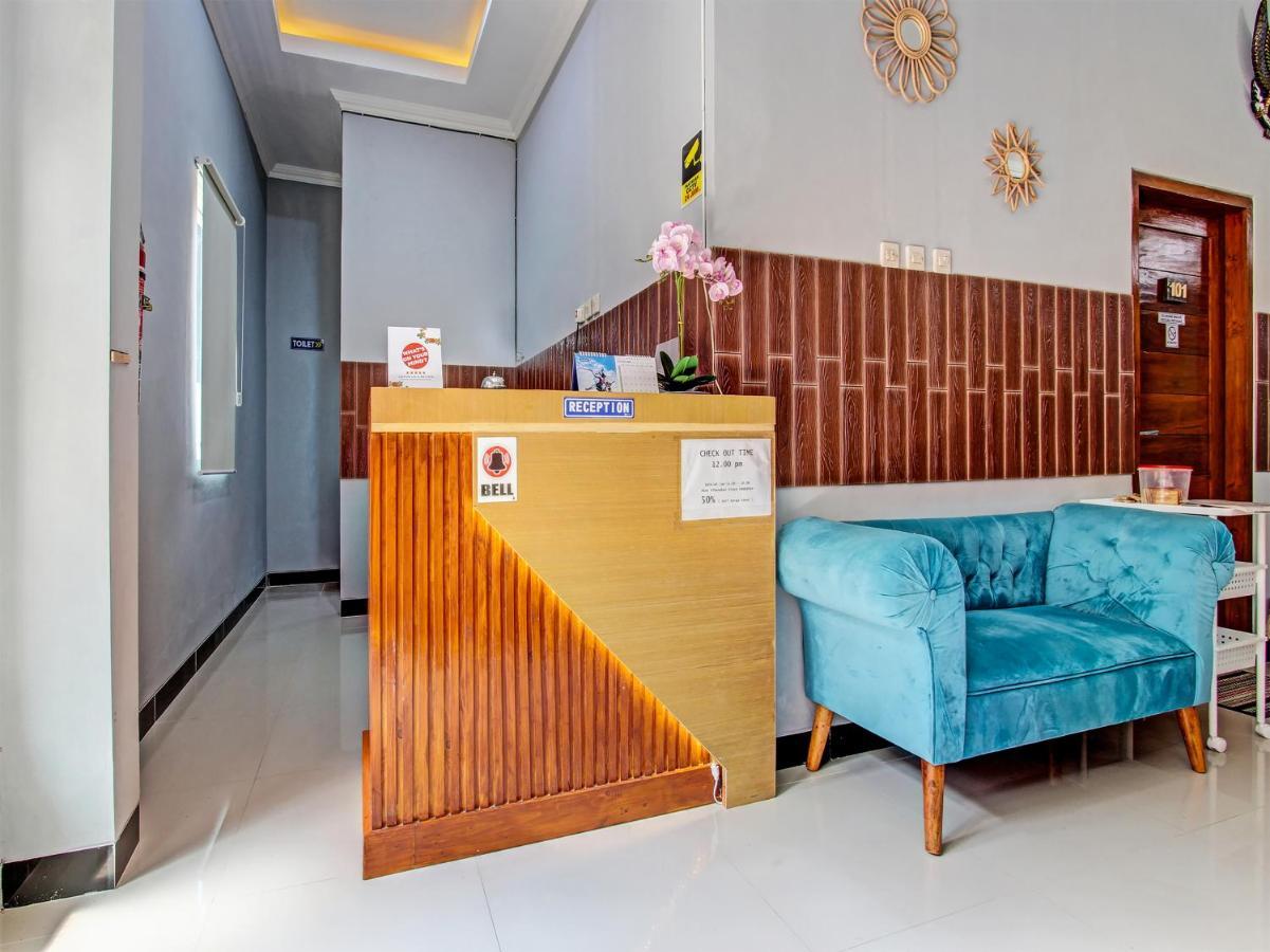 Oyo 91686 Triple S Hotel Malioboro Jogjacarta Exterior foto