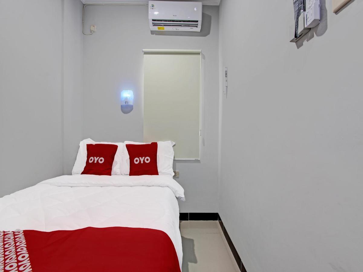 Oyo 91686 Triple S Hotel Malioboro Jogjacarta Exterior foto