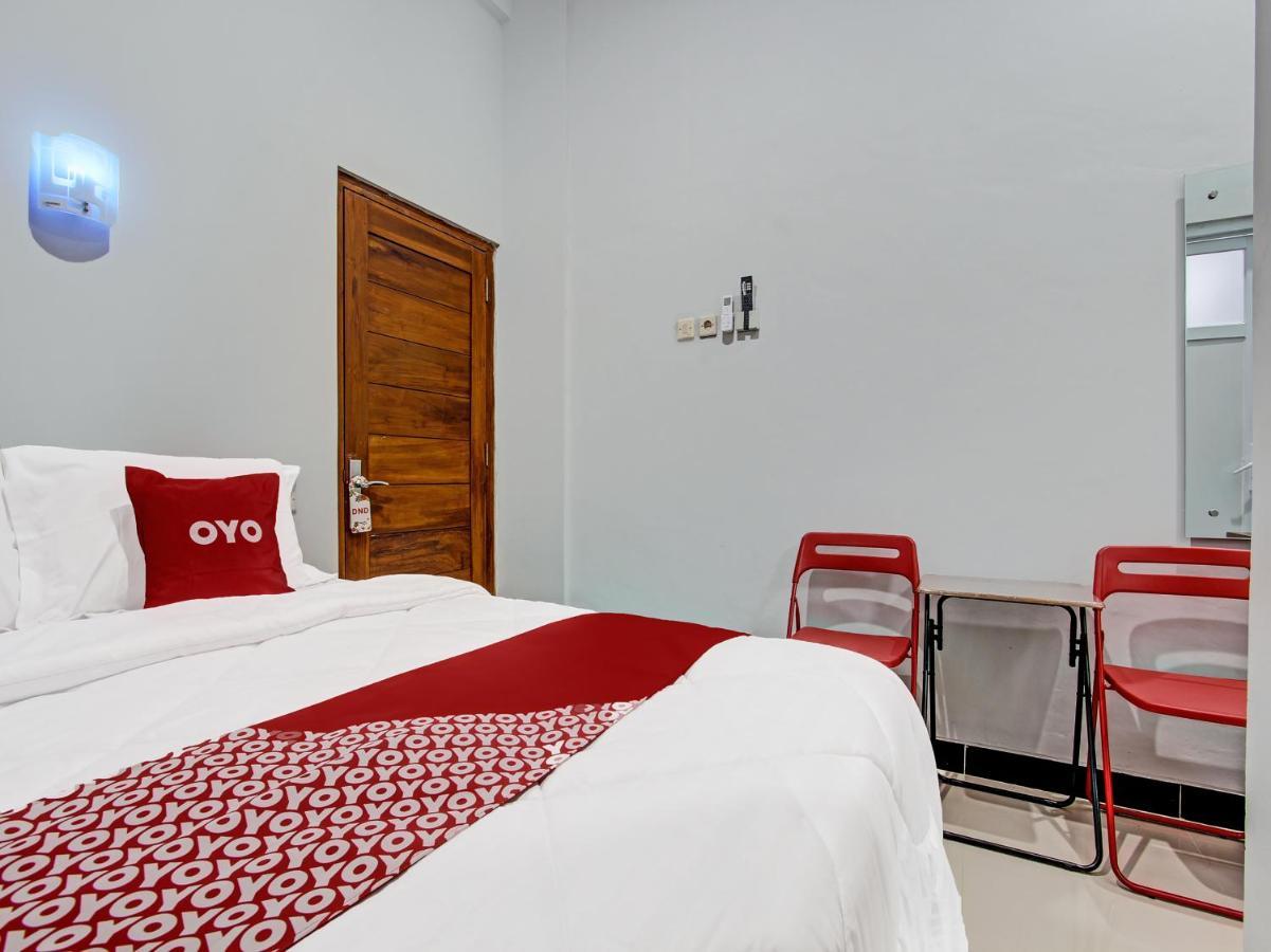 Oyo 91686 Triple S Hotel Malioboro Jogjacarta Exterior foto