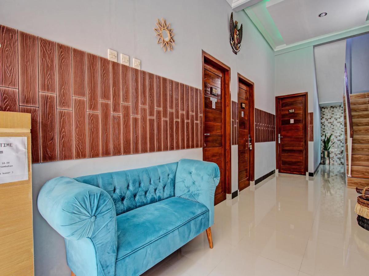 Oyo 91686 Triple S Hotel Malioboro Jogjacarta Exterior foto
