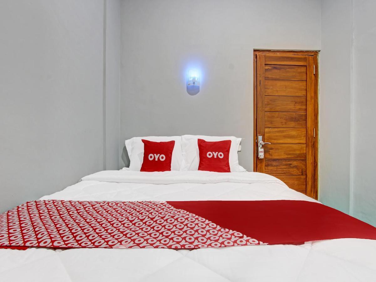 Oyo 91686 Triple S Hotel Malioboro Jogjacarta Exterior foto