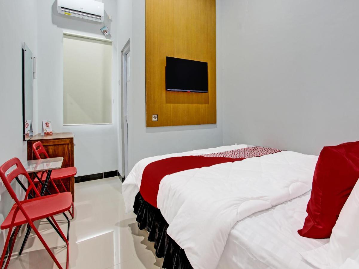 Oyo 91686 Triple S Hotel Malioboro Jogjacarta Exterior foto